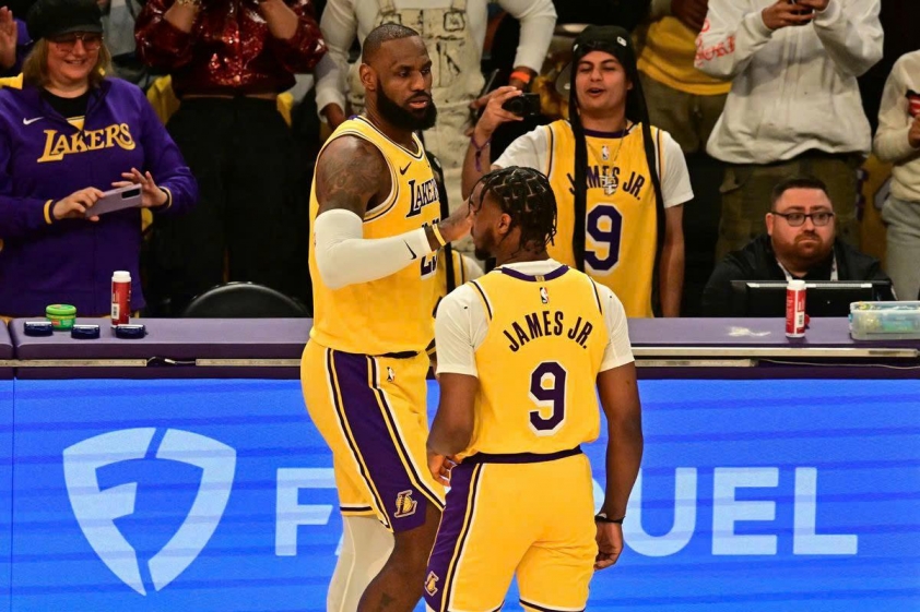 LeBron James và con trai tạo nên lịch sử 'có một không hai' tại NBA 546374