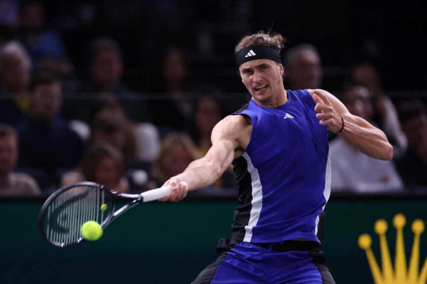 Tsitsipas thất bại trước Zverev ở tứ kết Paris Masters, kết thúc hy vọng dự ATP Finals 550839