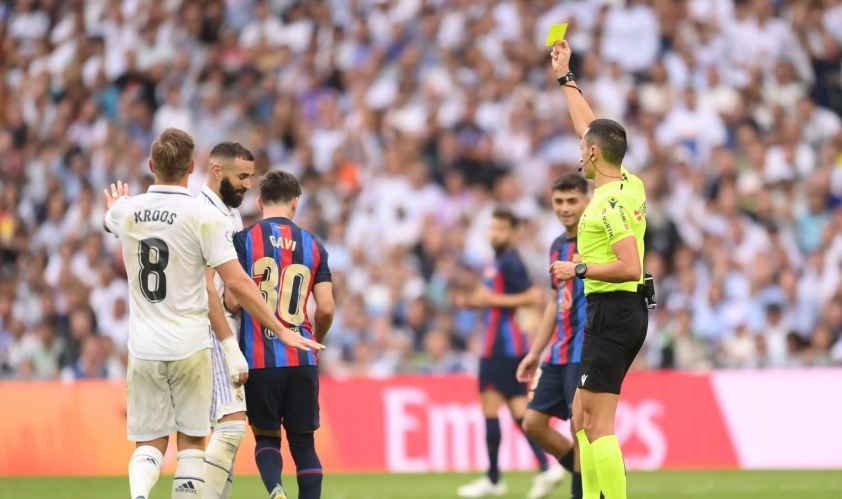 Fan Barca hoang mang khi nghe tên trọng tài bắt chính El Clasico-545631