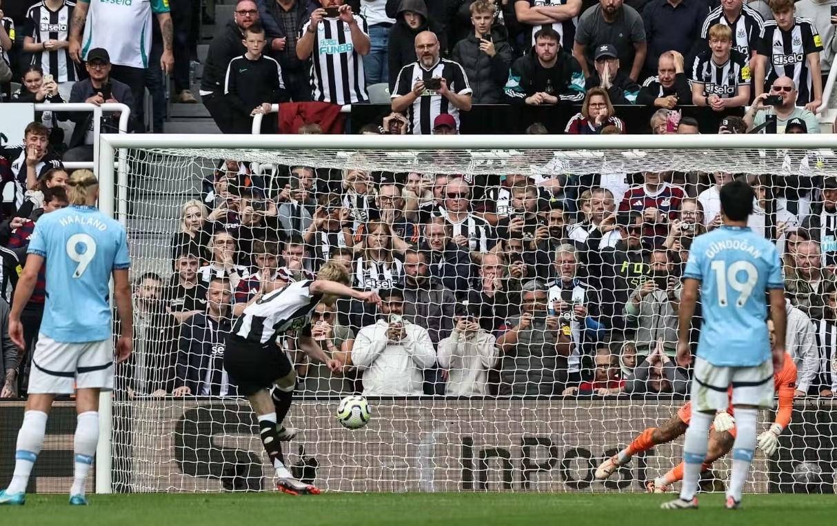 Fan Man City gọi thẳng 'tội đồ' sau trận hòa thất vọng trước Newcastle-534971