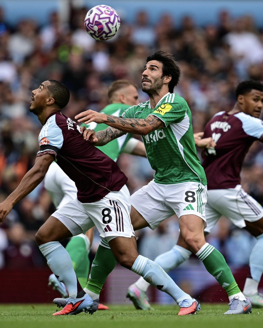 Không Isak, Newcastle bất lực trước Aston Villa chỉ còn 10 người 686144
