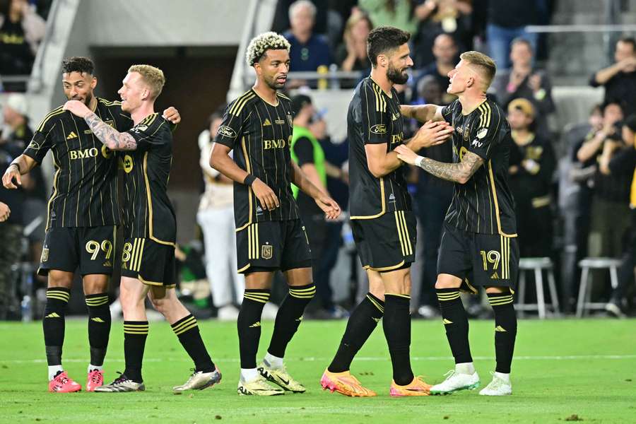 Los Angeles Football Club (LAFC) đã giành chiến thắng 2-1 trước Vancouver Whitecaps